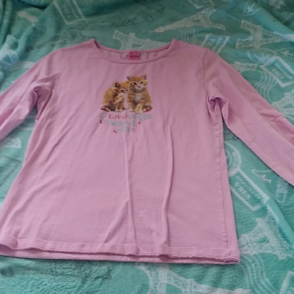 A long sleeve shirt for cat and dog lovers😸